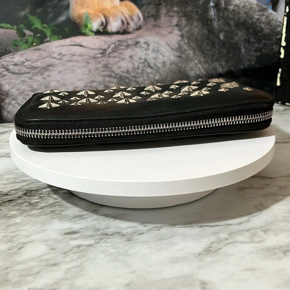 30. JIMMY CHOO Black Leather Zip Wallet With Chrome Star Studs. Missing charm. - Picture 12 of 14